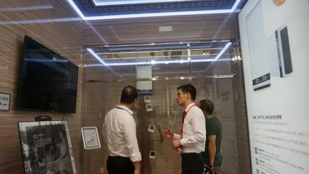 容聲集成吊頂營銷總監講解容聲產品