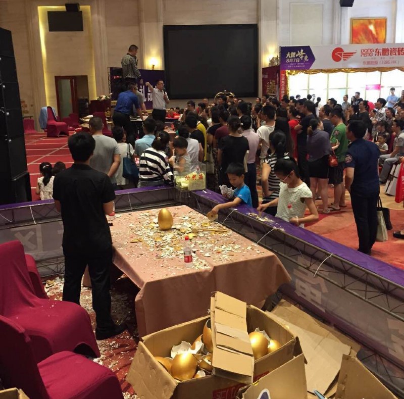 容聲集成吊頂活動現場砸金蛋活動