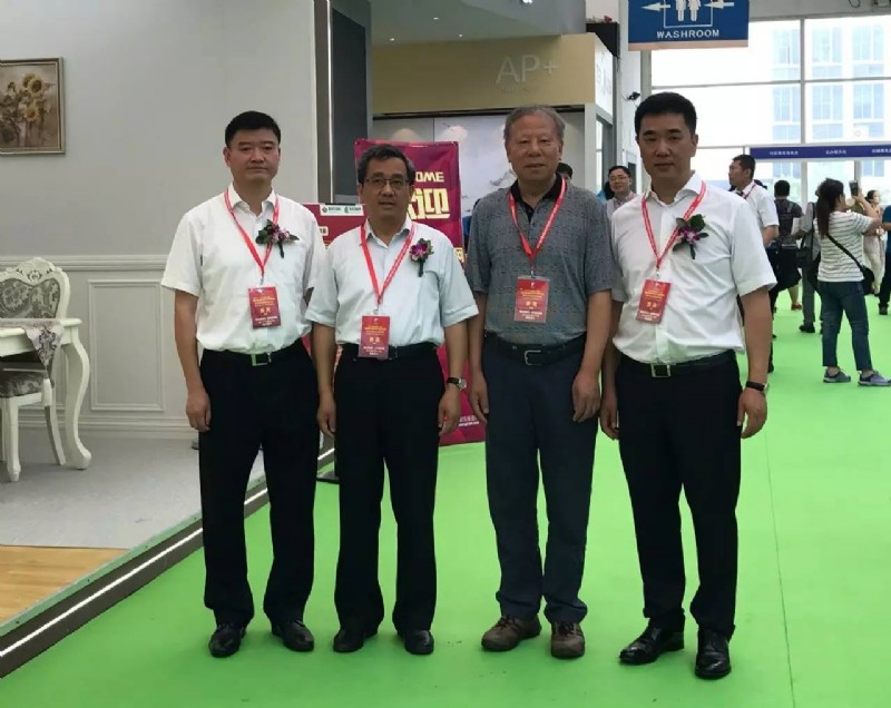 行業專家和領導蒞臨參觀